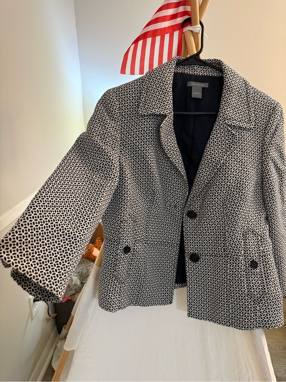 Anne Taylor Black & White Geometric Blazer